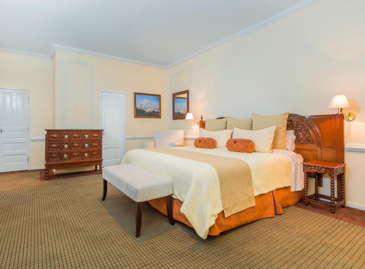 โรงแรมเจเนเว เม็กซิโกซิตี้ ภายนอก รูปภาพ A bedroom at the Inn at the Opera