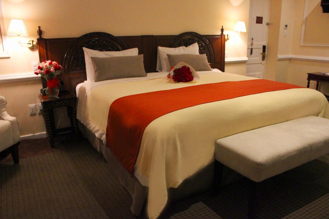 โรงแรมเจเนเว เม็กซิโกซิตี้ ภายนอก รูปภาพ A bedroom at the hotel