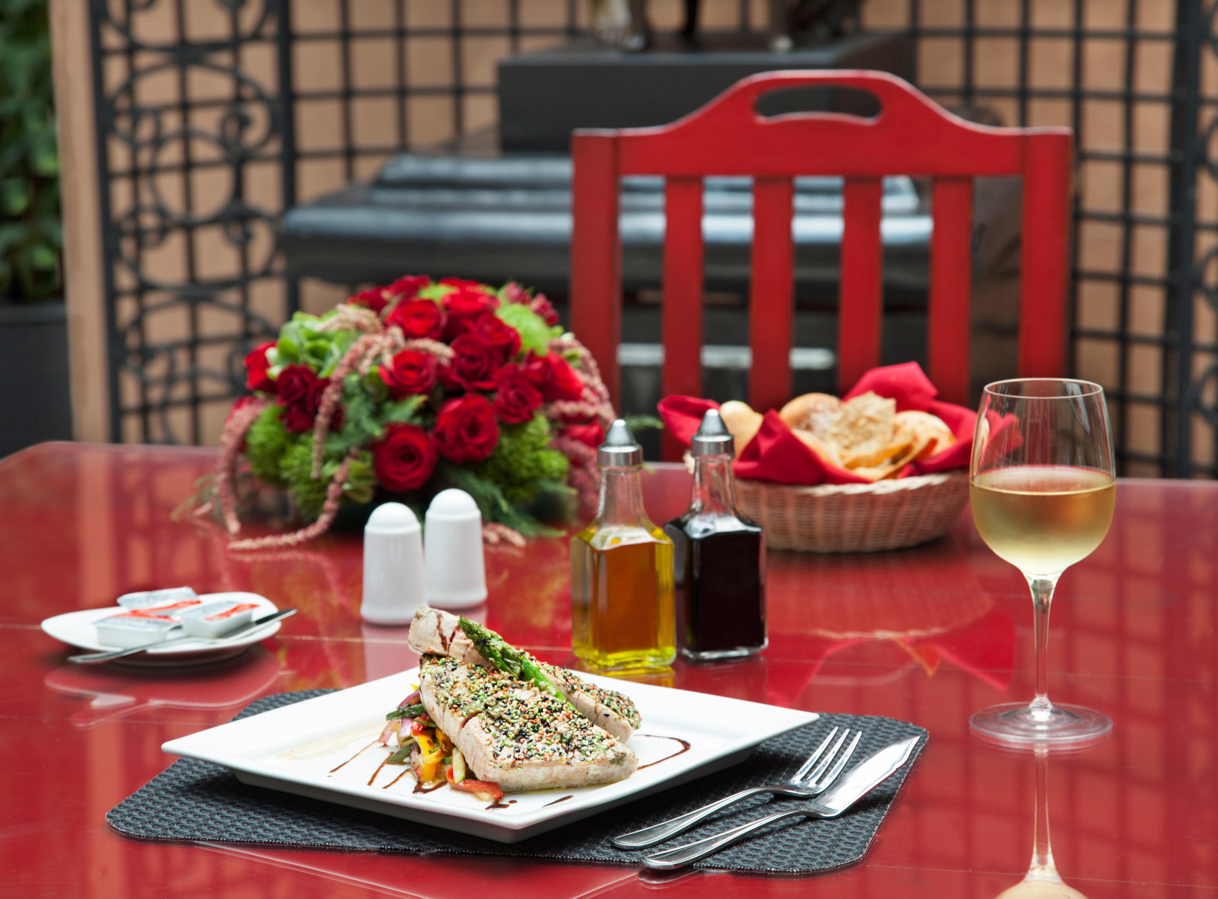 โรงแรมเจเนเว เม็กซิโกซิตี้ ภายนอก รูปภาพ A table set for fine dining