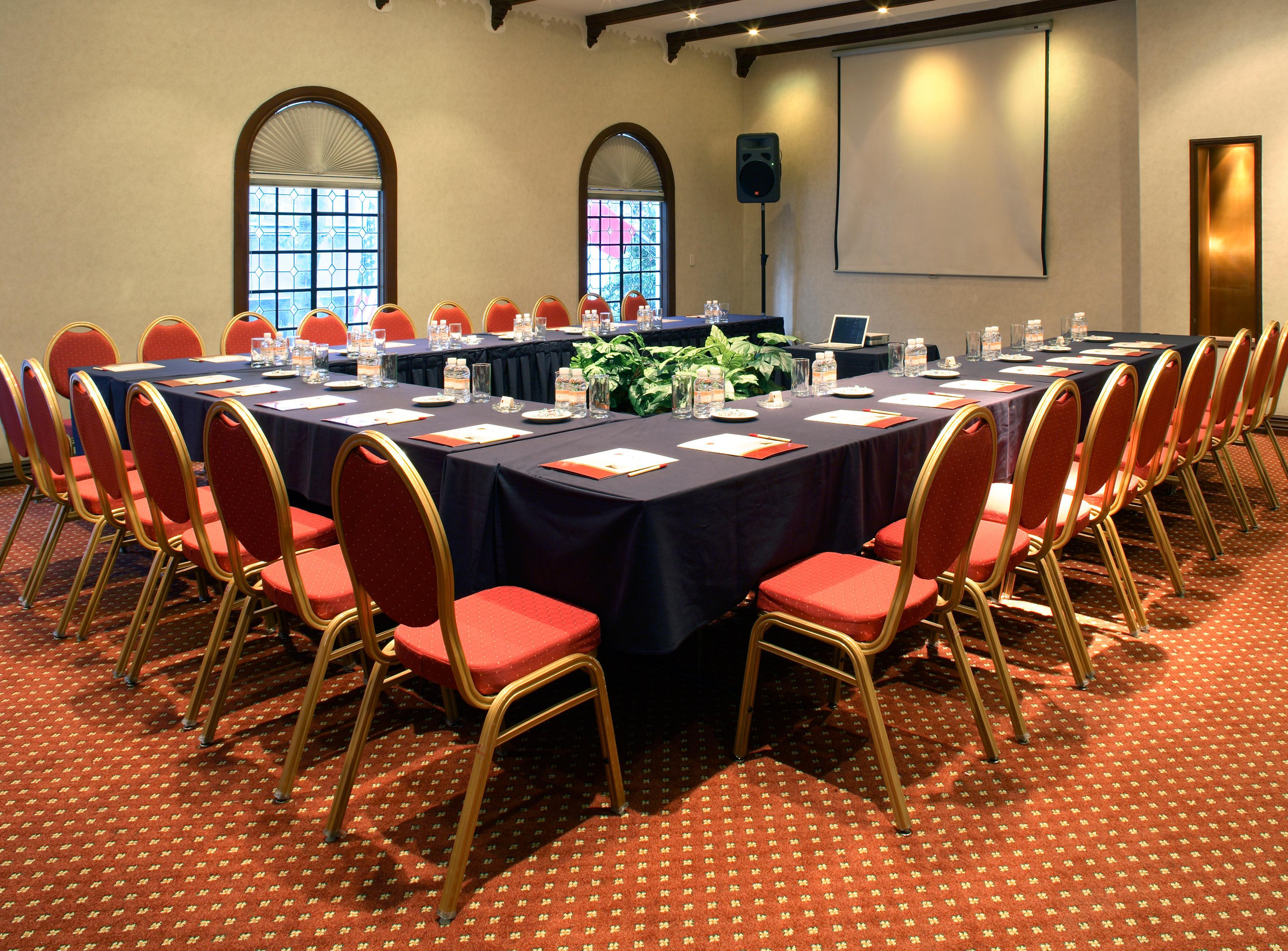 โรงแรมเจเนเว เม็กซิโกซิตี้ ภายนอก รูปภาพ A meeting room at the hotel