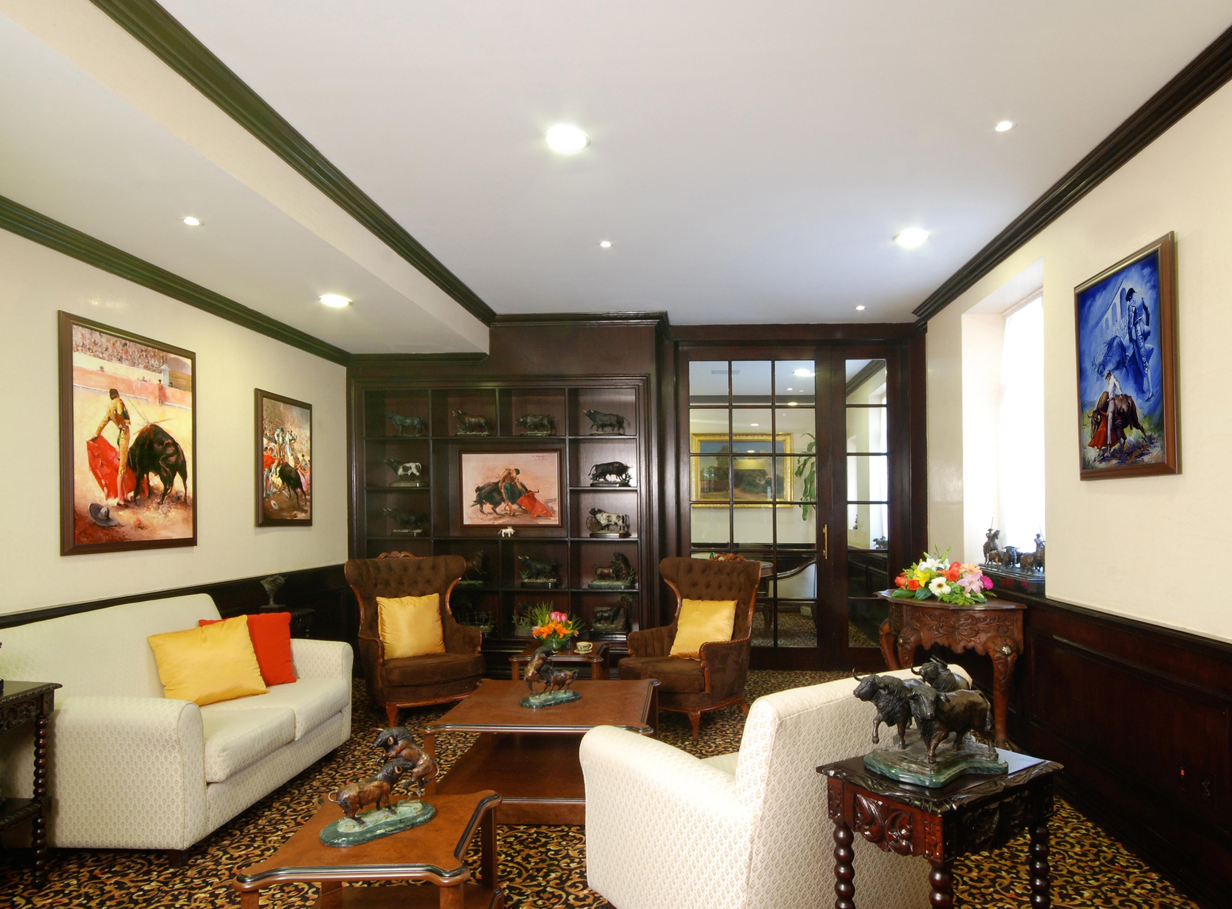 โรงแรมเจเนเว เม็กซิโกซิตี้ ภายนอก รูปภาพ The living room of the Governor's Suite