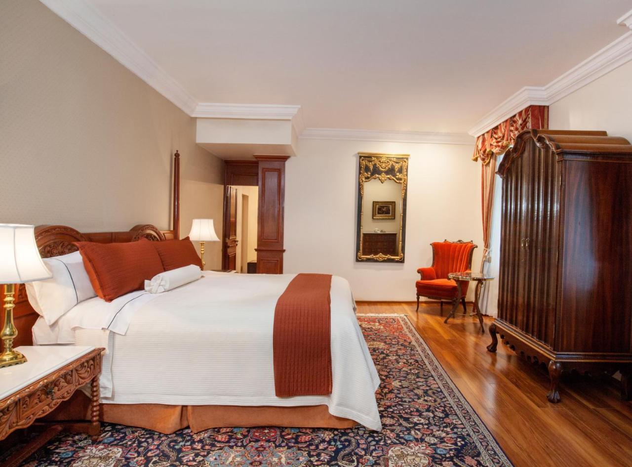โรงแรมเจเนเว เม็กซิโกซิตี้ ภายนอก รูปภาพ A bedroom at the hotel