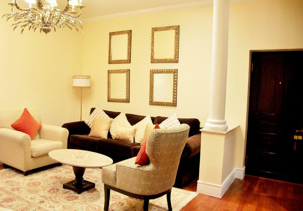 โรงแรมเจเนเว เม็กซิโกซิตี้ ภายนอก รูปภาพ A living room