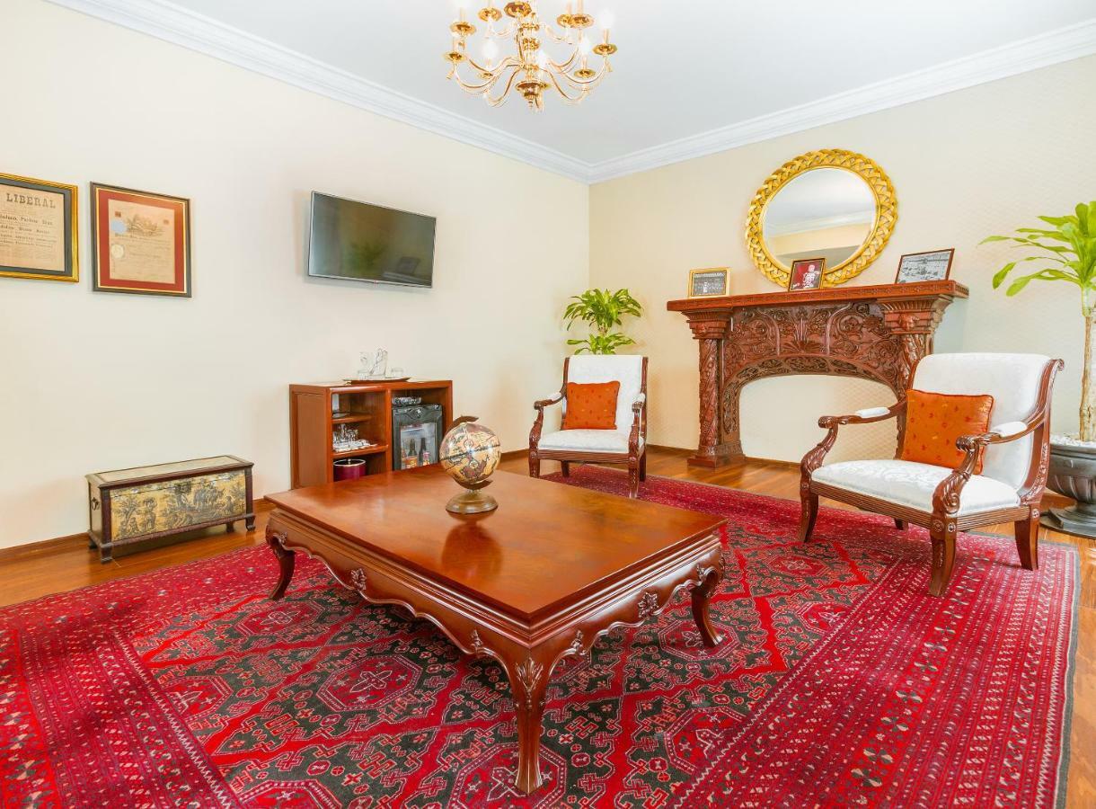 โรงแรมเจเนเว เม็กซิโกซิตี้ ภายนอก รูปภาพ The living room of the residence